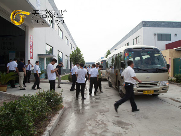 嘉祥縣縣委書(shū)記周生宏，視察天蘊(yùn)漆業(yè)公司